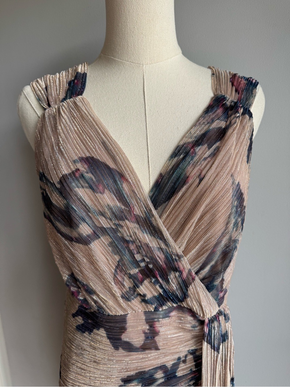 Le Chateau Floral Shimmer Cocktail Dress Sz M Fitted Sexy Party Wrap V-Neck NWT - Picture 2 of 14